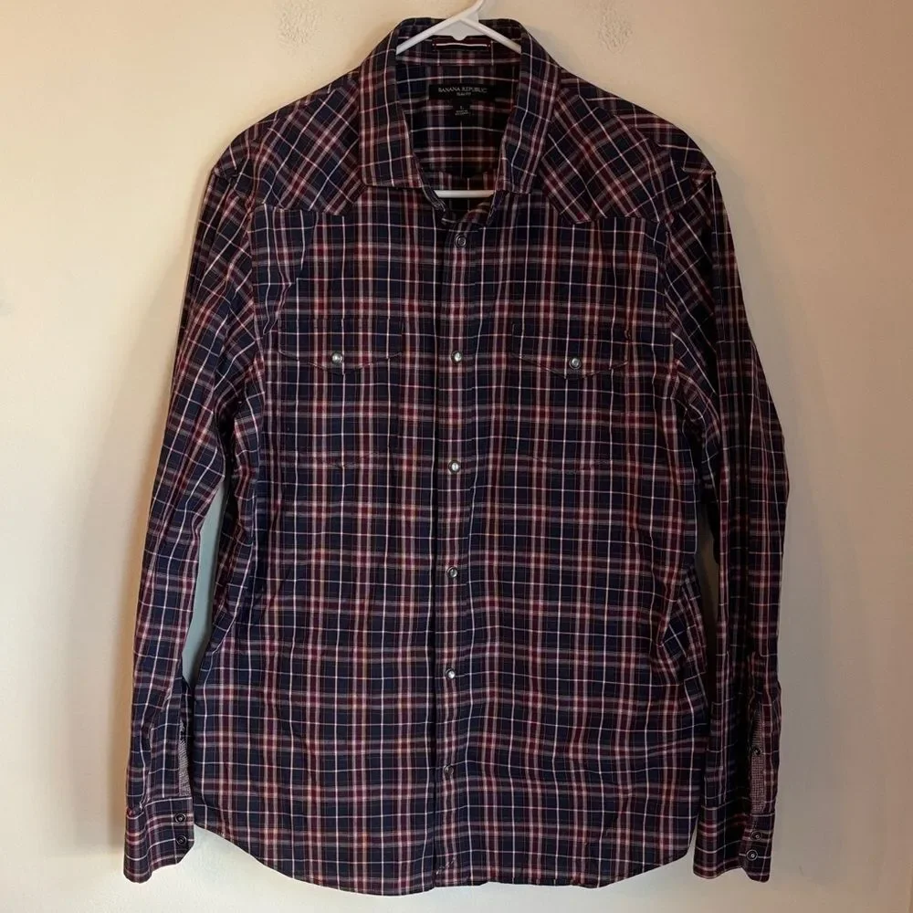Banana Republic men’s pair of Button-Up Pearl snap Shirts size L slim EUC casual